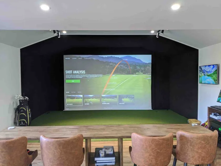 Golfers dream Guest suite with onsite golf studio available for booking by guests - Image 1
