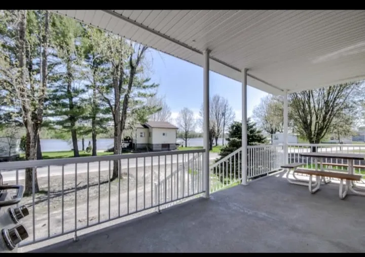 Chalet Le Lac St-Pierre - Image 1