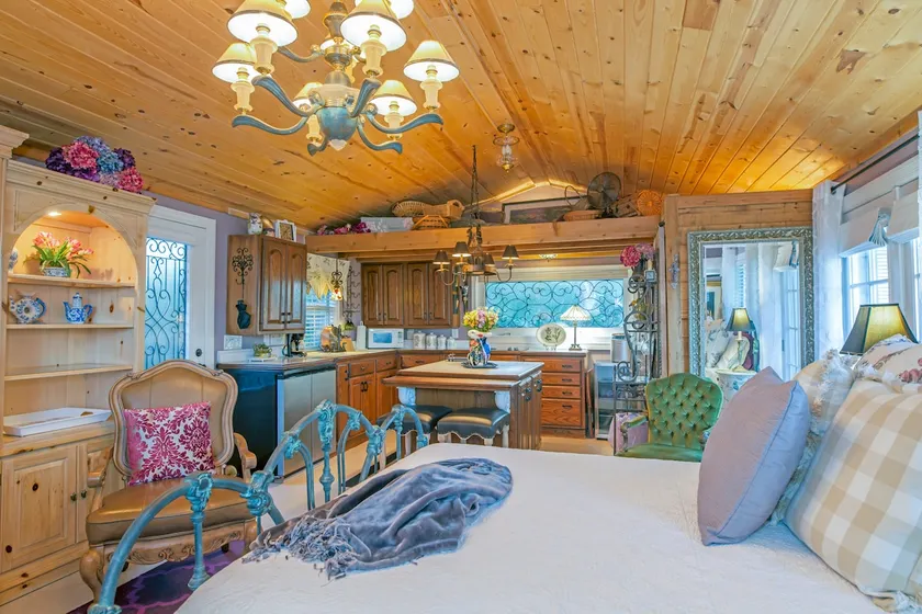 WATERFRONT COTTAGE INTERCOASTAL RETREAT - Image 1