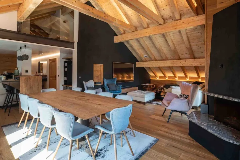 Central, Luxury, Chalet-Style Penthouse Apartment - Image 1