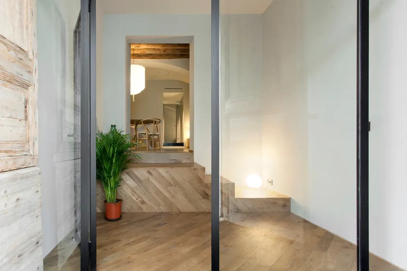 Apartment in an 18th century house - Image 1