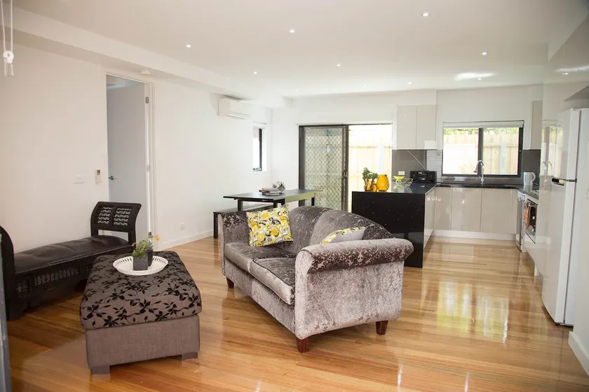 Central Richmond apartment convenient to station - Image 1