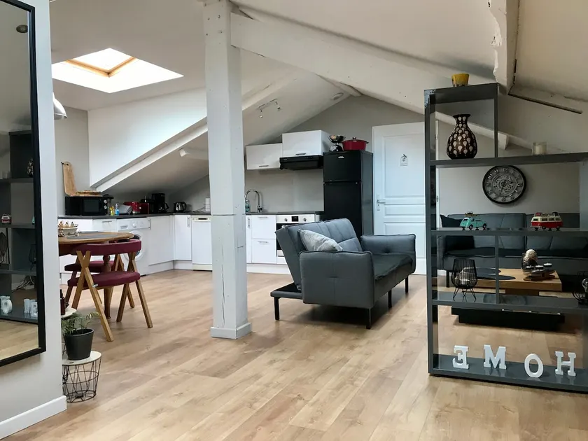 Bright 2-bedroom apartment, at the foot of the Thermal Baths. - Image 1