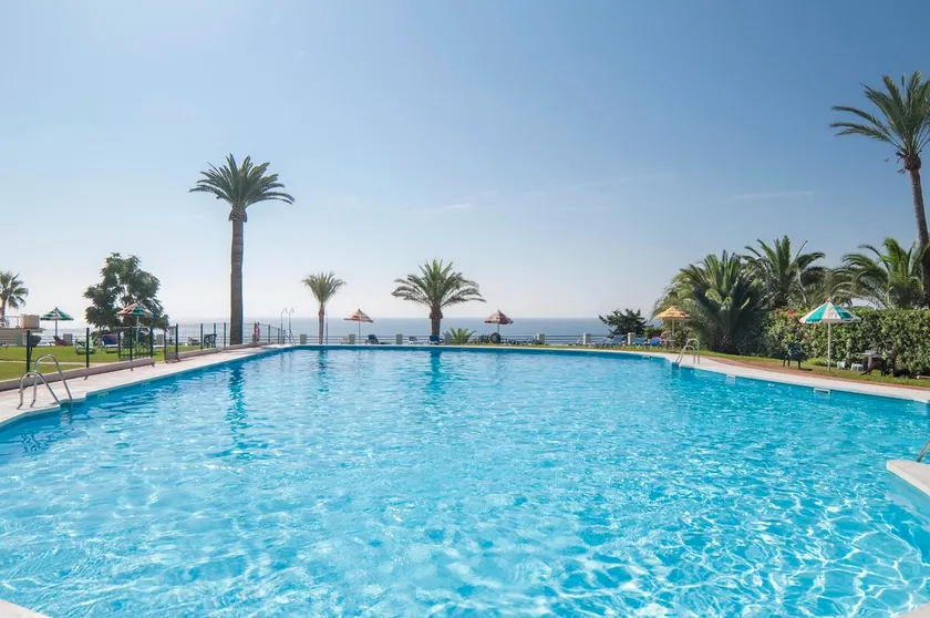 On the sea front. Tranquility and luxury - Image 1