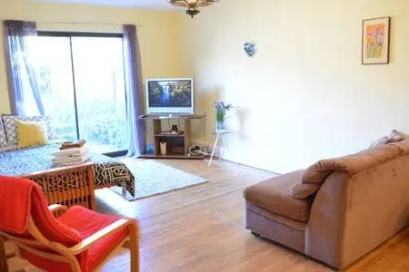 Sunny Flat by Ocean Beach w/Free Prkg & Laundry! - Image 1