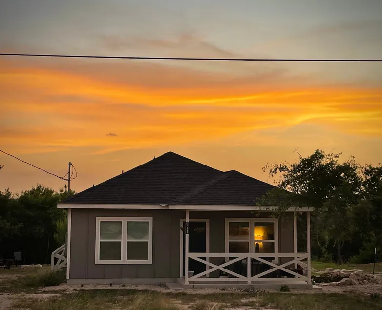 Hilltop Sunset Haven - Image 1