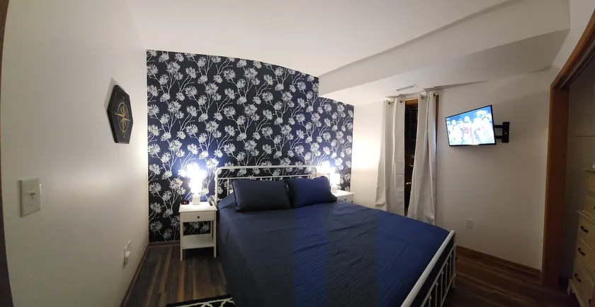 Cute Downtown Apartment *Cleaning fee included - Image 1