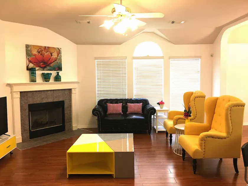 Beautiful 3 bedroom home in Sugar Land - Image 1