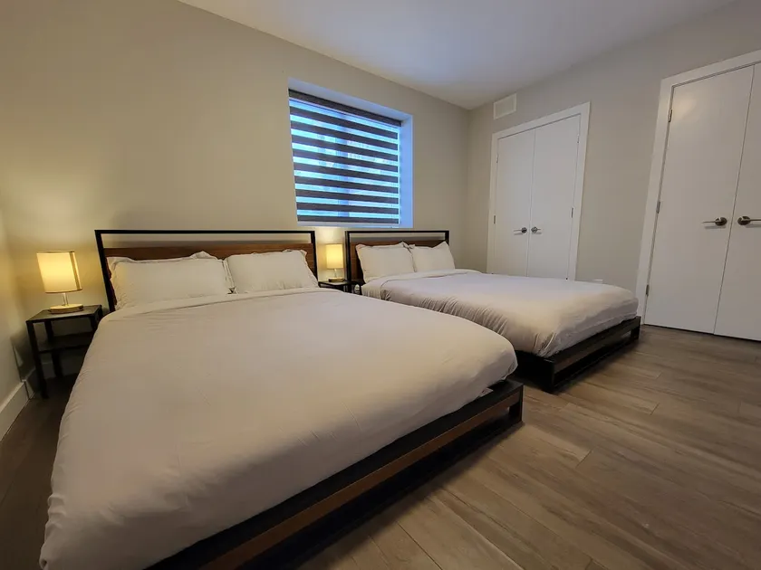 Elegant 2 bed suite with all amenities - Image 1