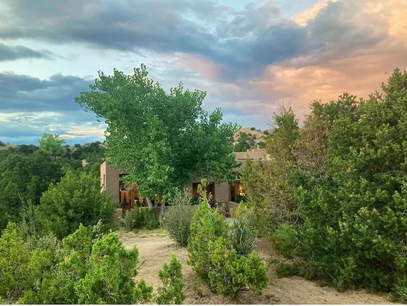 Beautiful Views, Privacy, next to Four Seasons, 10 min to Plaza, nice decor - Image 1