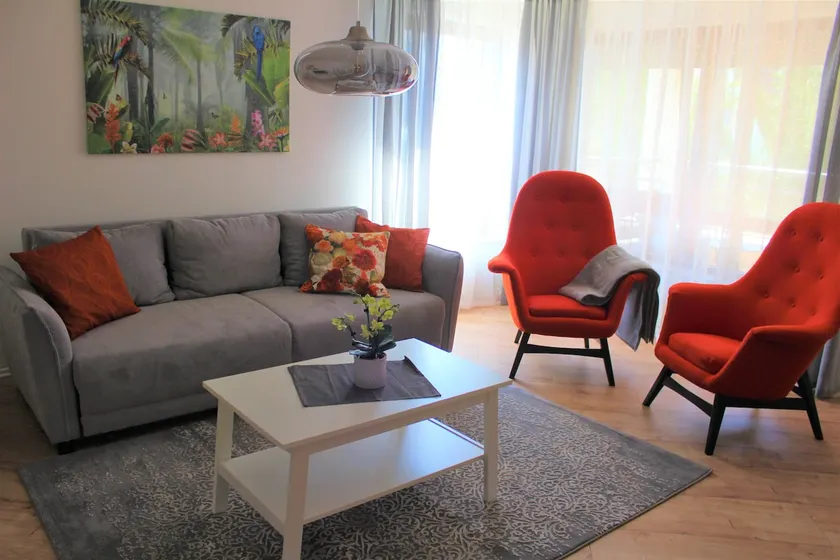 Apartment with parking garage - Image 1