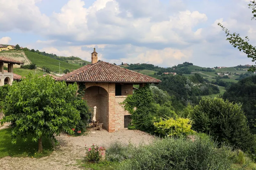 Cascina Ornati in Monforte d'Alba - The Loggia - Image 1