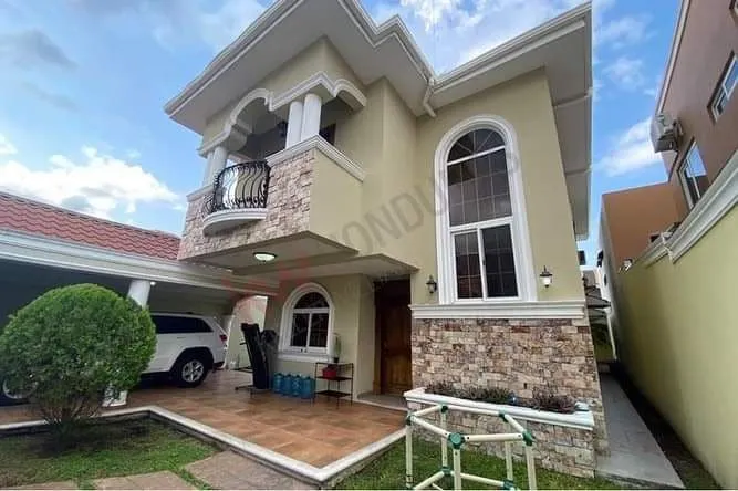 beautiful luxury home - Image 1