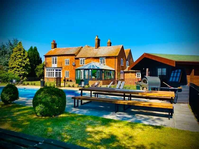 Award winning luxury. Pool , hot tubs , games . - Image 1