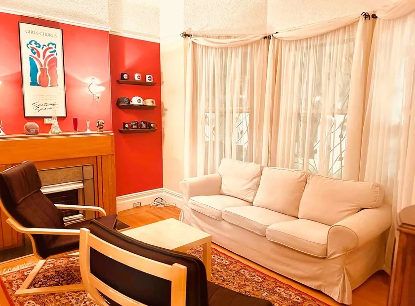 Classic 2BR/1BA Apt - Image 1