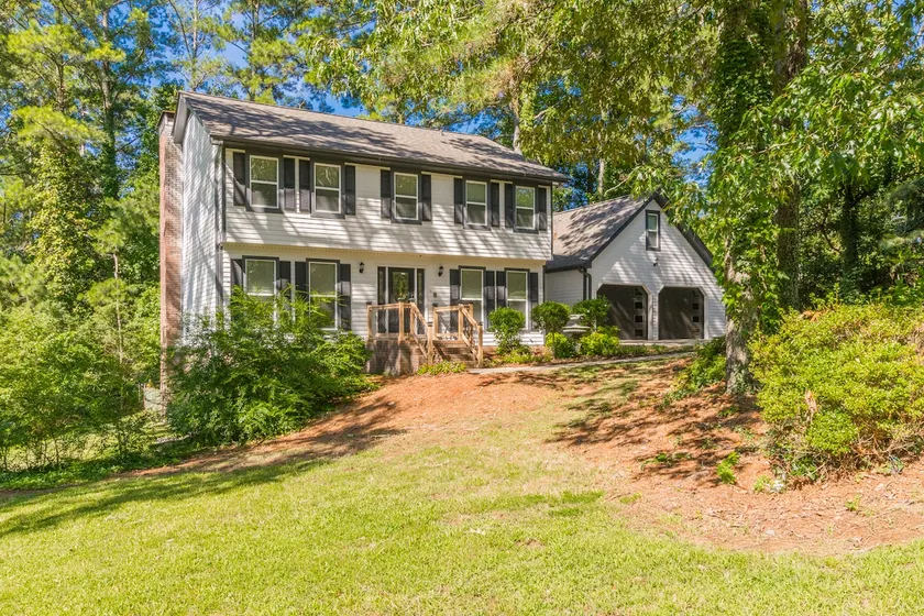 Beautiful & large newly renovated 5 bedroom house. - Image 1