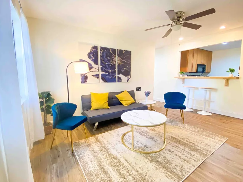 Basic 2BR Apt, 10 Mins to Downtown - Image 1