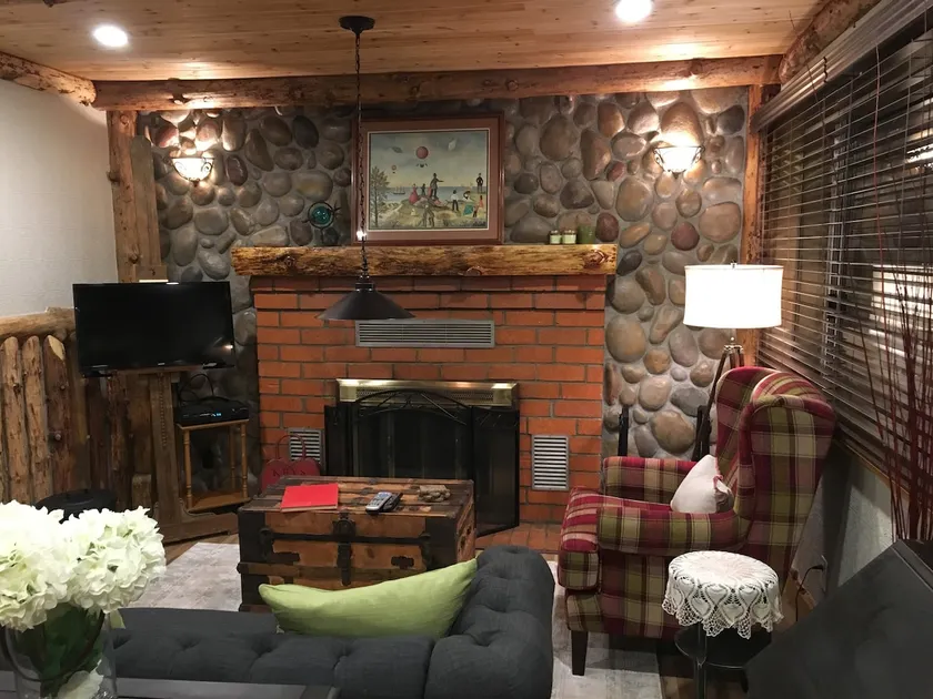 1st Floor - 1 mile from San Moritz Lodge - Image 1
