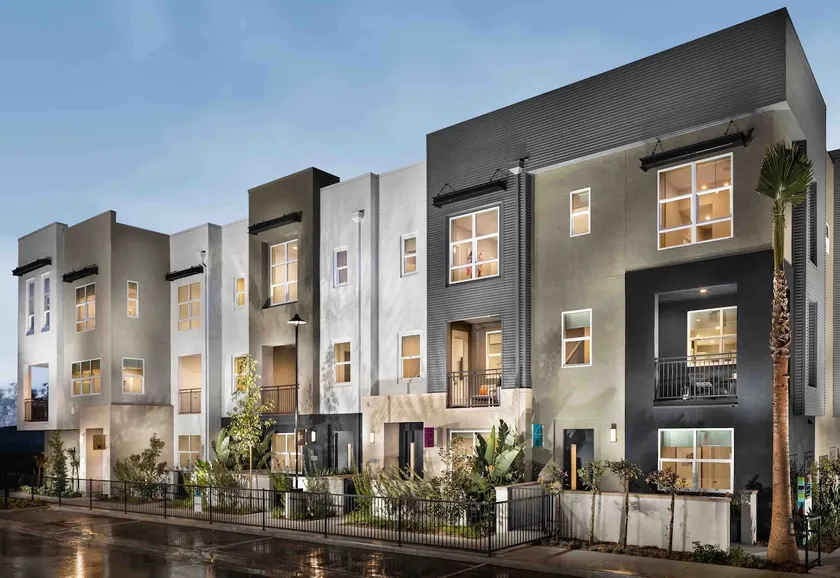 New Luxury Townhouse Close to Disney and Beach - Image 1