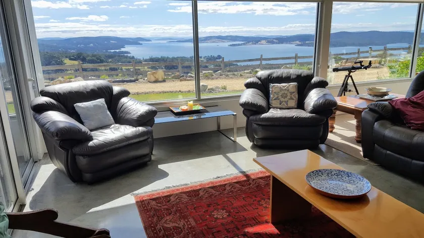 Birchs Bay Modern Apartment Open Air HotTub views - Image 1