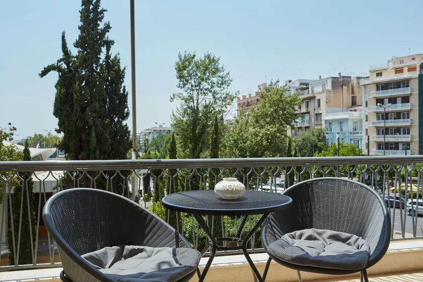 Chic One Bd Apartment with Hilton View - Image 1
