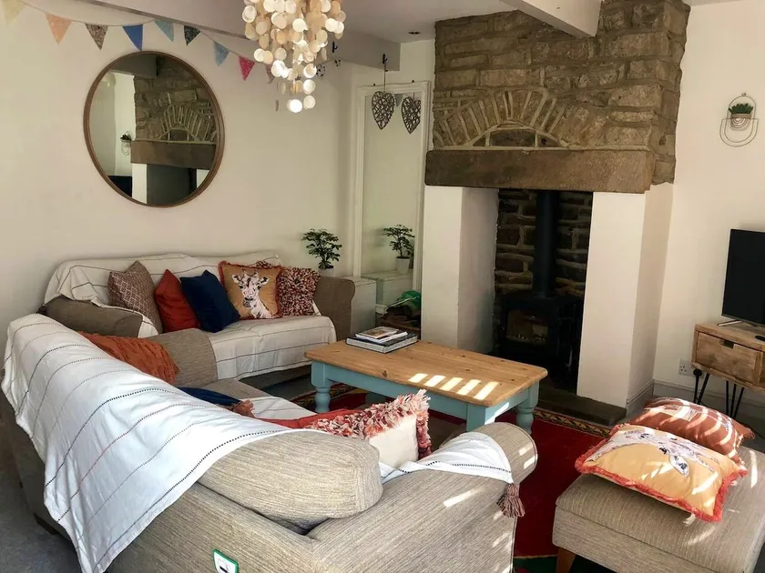 Wuthering Cottage - Central, Stylish, Cosy, Comfy - Image 1