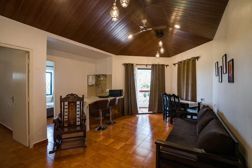 Modern & comfy 2BHK apartment by the beach - Image 1