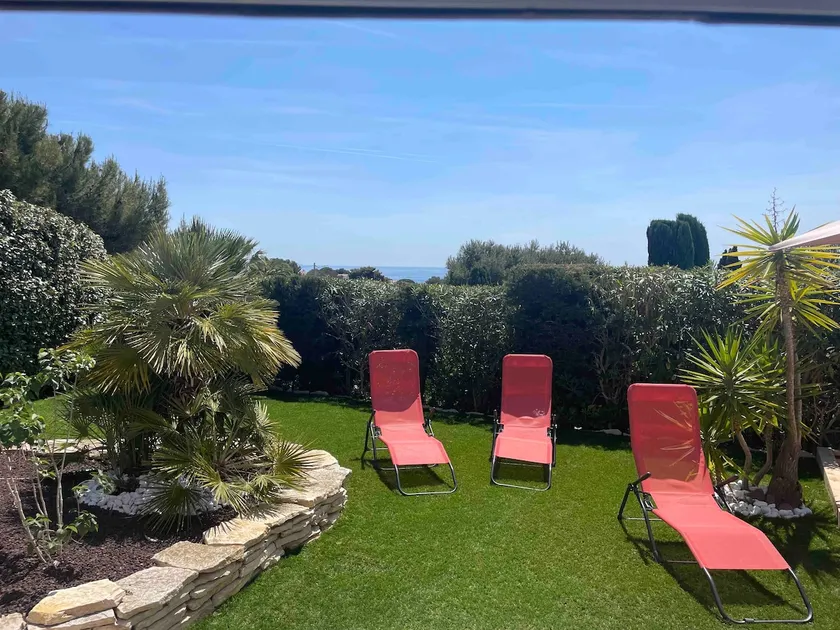 2-bedroom apartment in villa - Image 1