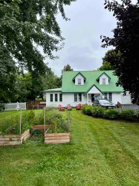 Hero's Landing, A Modern 3 bedroom Lakefront home - Image 1