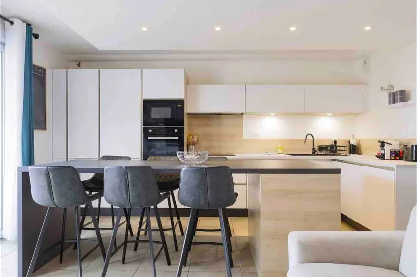 Q&R Renting- Appartement Design Parking AC 4* - Image 1