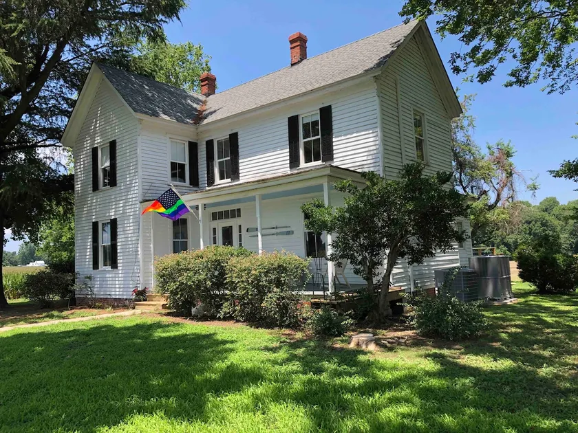 Secluded Farmhouse with Access to Private Beach - Image 1