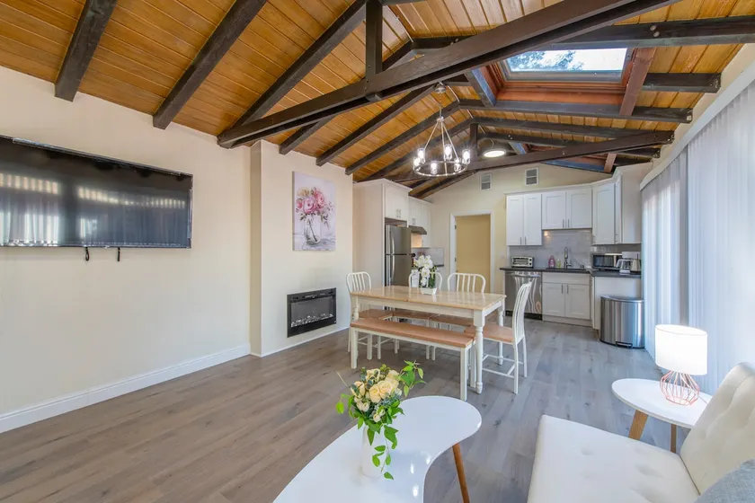 Modern 6B/3B-Sleeps 16 near Stanford FB Google - Image 1