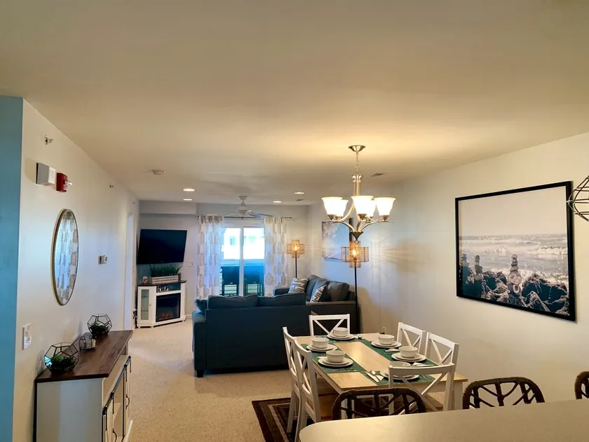 Near Beach 2BR/2BA, Sleeps 6, w/pool, parking pass - Image 1