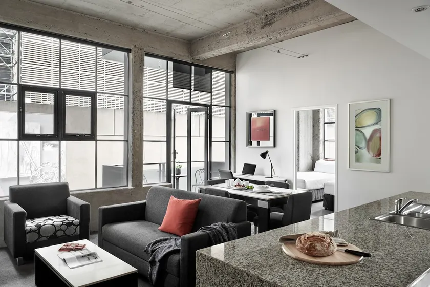 NYC-Style, CBD Paris End – Ample Space and Balcony - Image 1