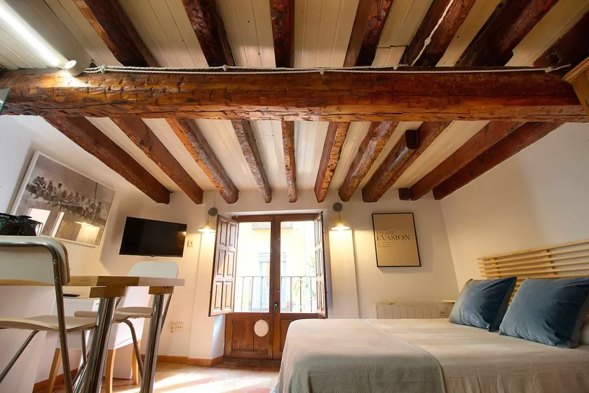 Cuencaloft Cozy Studio in Plaza Mayor Solla 2 - Image 1