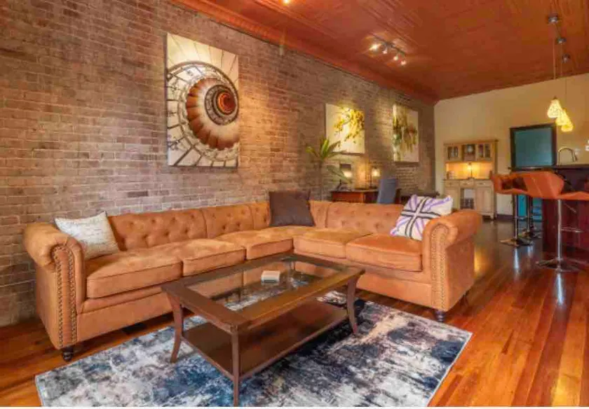 Contemporary apartment on the square! - Image 1