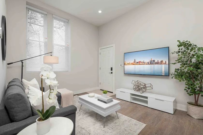 Charming Condo near U.C./Loop/McCormick Place - Image 1