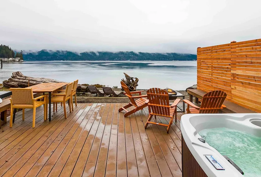 Beach Cabin: Hot Tub & King Bed - Image 1