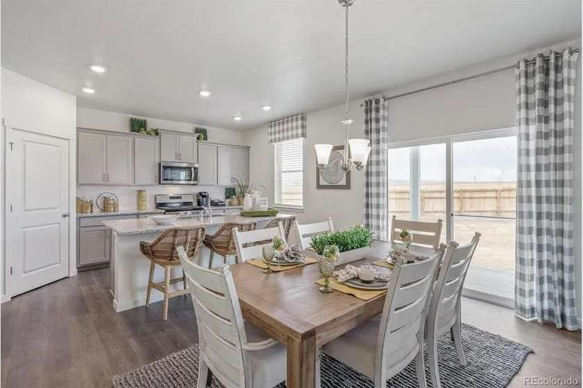 Newer Build with 4 bedrooms and large backyard! - Image 1