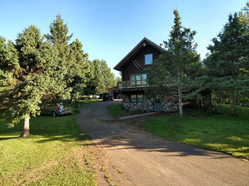 Indianhead Log Home by Ski Resort - Image 1
