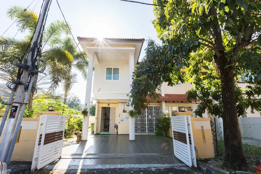 Cosy HomeStay at Penang Island -Beach and Village - Image 1