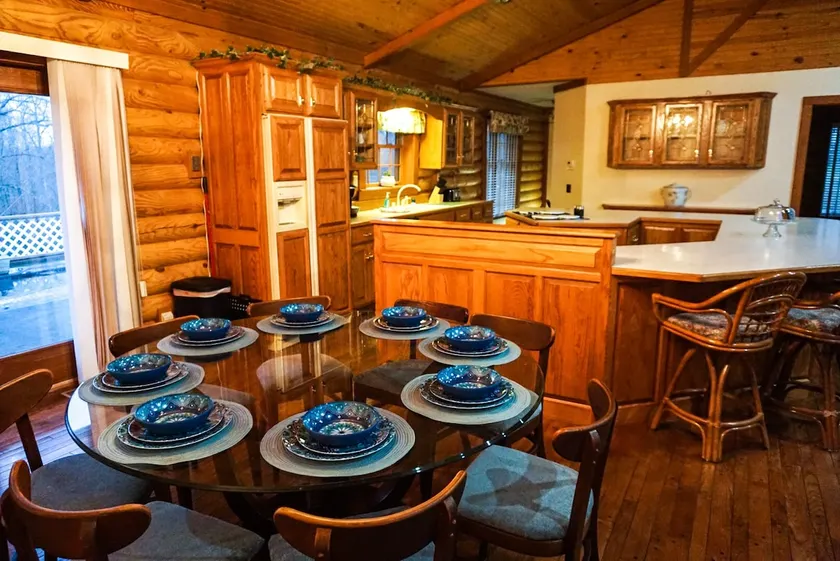 Blockhütte. 5 Meilen (Ky Lake), Kingsize-Bett, Whirlpool, Billardtisch, 1500 m² großer Veranstaltungsort! - Image 1