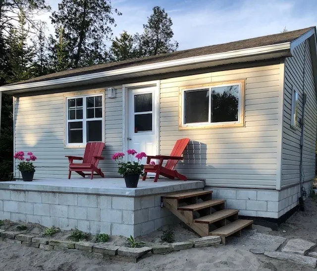 Sauble Beach Sandy Bungalow - Image 1