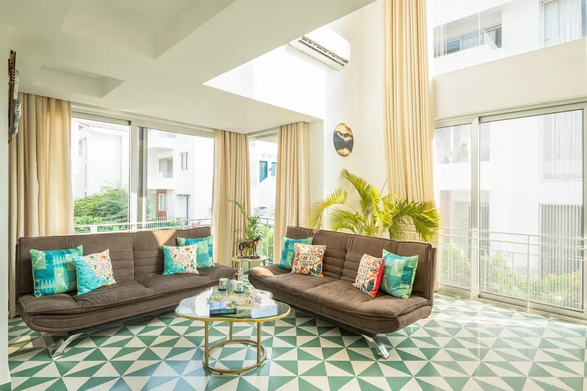 ElTesoro| Elegant 2BHK|AC| Pool |15m Thalassa - Image 1