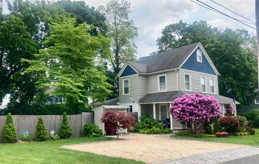 Spacious Village Gem, Family friendly - Image 1