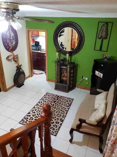 2 bedroom with secured parking / up to 4 guests - Image 1