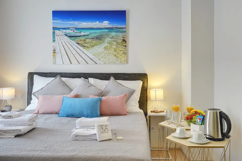 Double Room with Terrace in Center - FREE Parking - Image 1