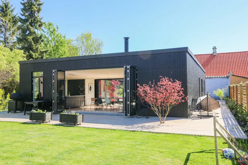 Moderne arkitekt-tegnet atrium hus - Image 1