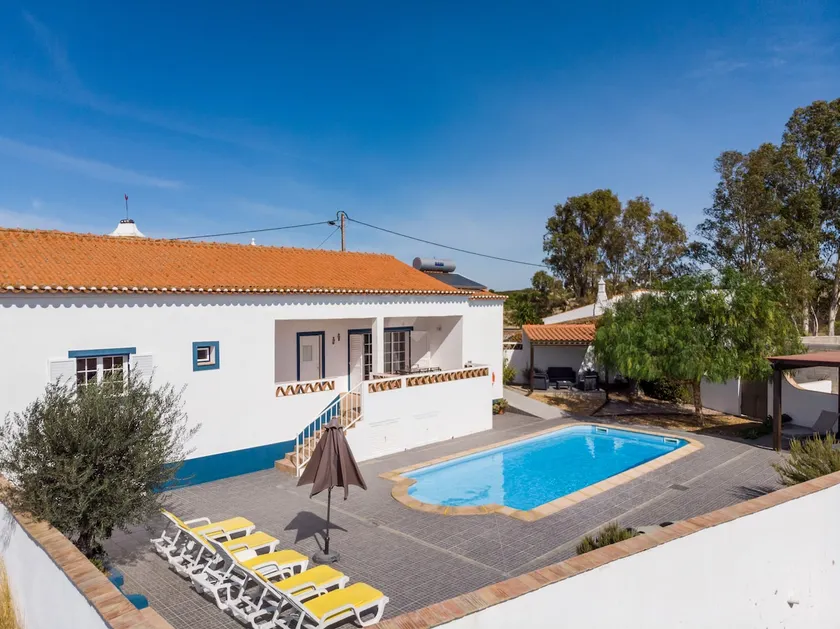 Pool house - Image 1