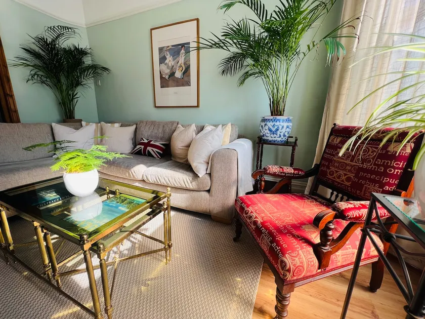 2025 Award Winner Liverpool Strawberry House - 3 Bedrooms - Image 1